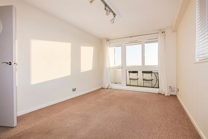 1 Bedroom Flat To Rent In Goldstone House, Clarendon Road, Hove, BN3
