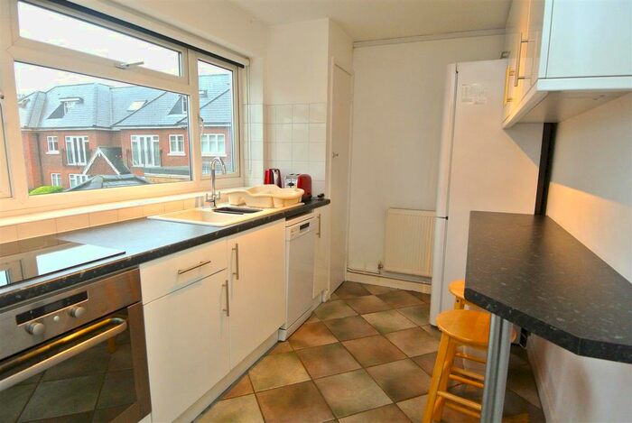 2 Bedroom Flat To Rent In Station Road, Addlestone, KT15