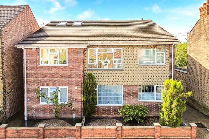 2 Bedroom Flat For Sale In Worcester Road, Walthamstow, London, E17