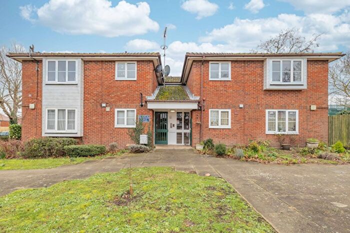 1 Bedroom Flat For Sale In Love Lane, Faversham, Kent, ME13