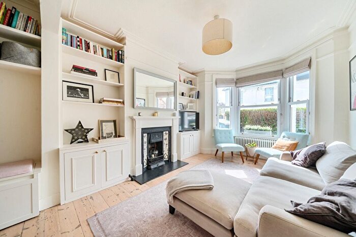 4 Bedroom Terraced House For Sale In Totterdown Street, Tooting, London, SW17