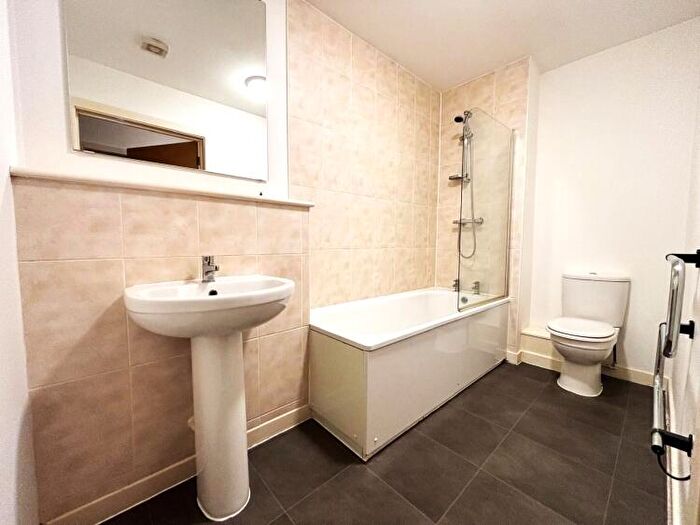 2 Bedroom Apartment To Rent In Irwell Building, Derwent Street Salford, M5