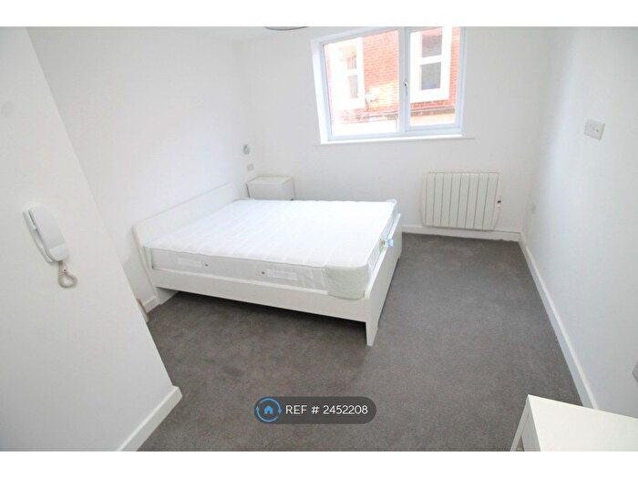 2 Bedroom Flat To Rent In Kingston Road, Portsmouth, PO2