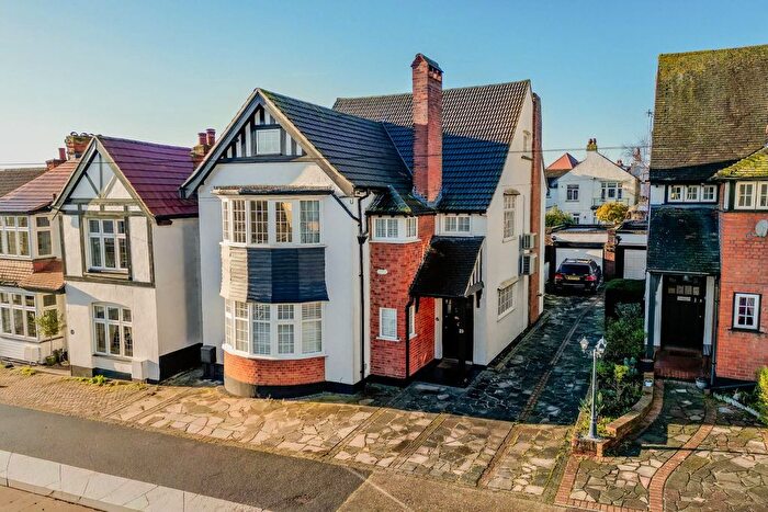 5 Bedroom Detached House For Sale In Cliff Road, Leigh-On-Sea, SS9