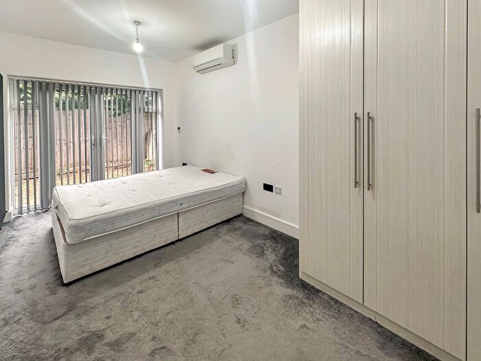 2 Bedroom Flat To Rent In Hortus Road, Southall, Greater London, UB2