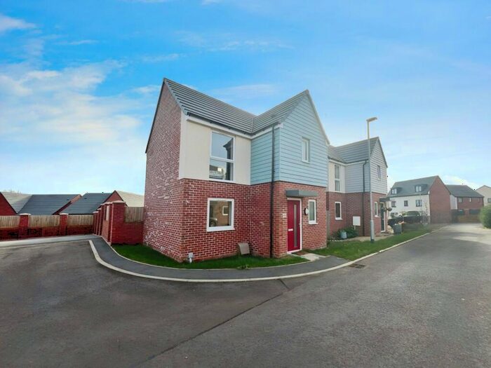 3 Bedroom Detached House To Rent In Henry Mason Place, Stoke-on-Trent, Staffordshire, ST2