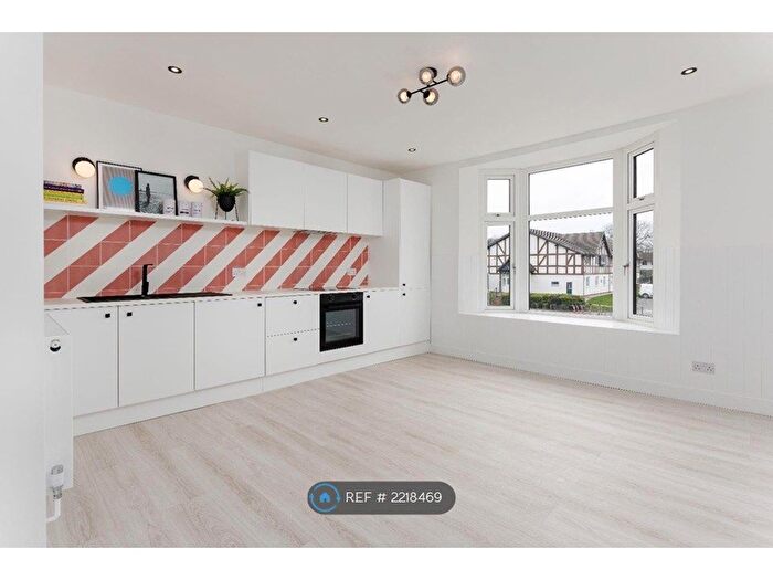 2 Bedroom Flat To Rent In Aigburth Road, Liverpool, L19