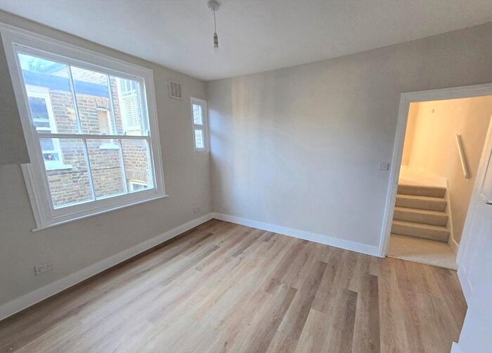 2 Bedroom Flat To Rent In Oakbank Grove, Herne Hill, London, SE24