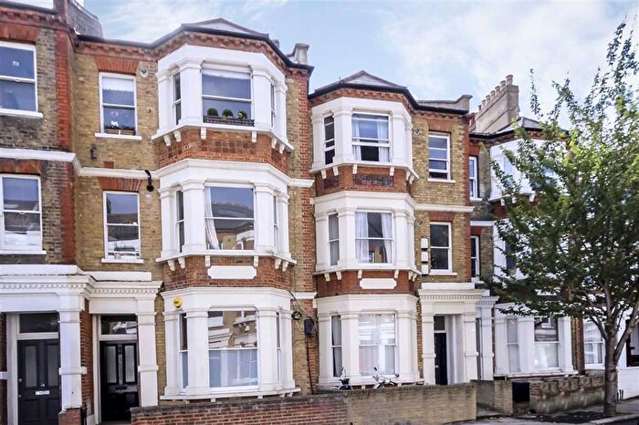 2 Bedroom Flat To Rent In Handforth Road, Oval, SW9