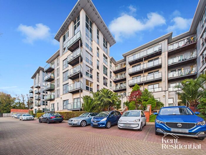 2 Bedroom Property For Sale In Mckenzie Court, Maidstone, ME14
