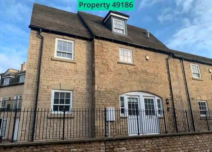 3 Bedroom Town House To Rent In Wharf Road, Stamford, PE9