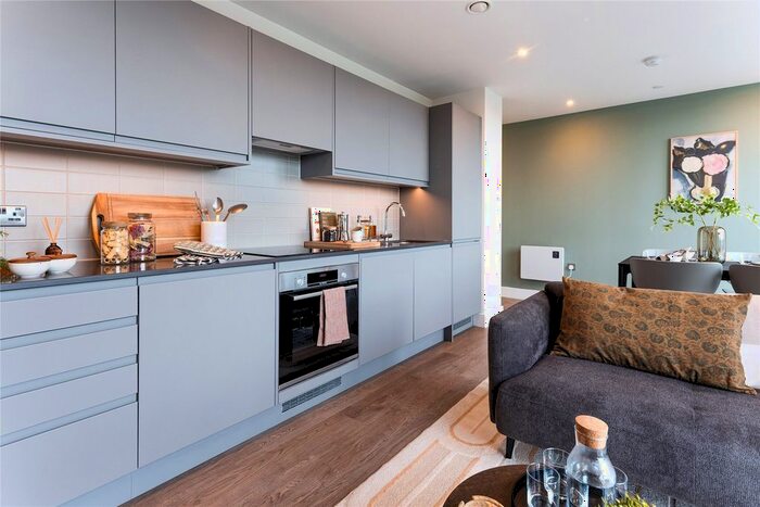 2 Bedroom Flat To Rent In Uncle Leeds, Whitehall, LS12