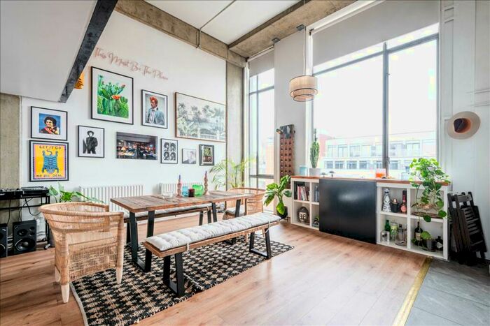 2 Bedroom Apartment To Rent In Kings Wharf, Haggerston, E8