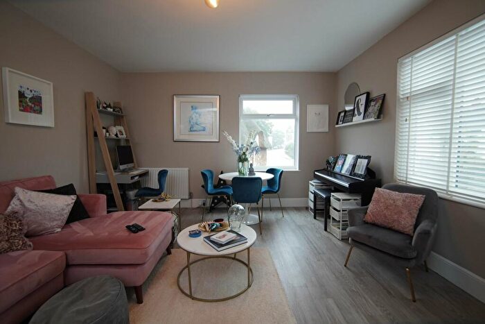 4 Bedroom Maisonette To Rent In Henleaze Road, Henleaze, Bristol, BS9