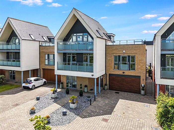 4 Bedroom Detached House For Sale In Gordon Carlton Gardens, Chelmsford Garden, Chelmsford, Essex, CM1