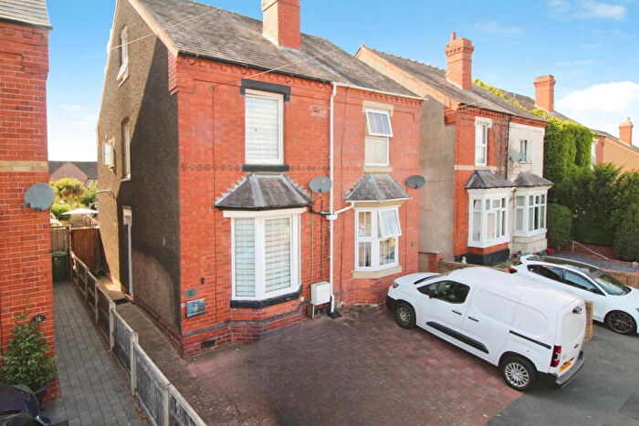 3 Bedroom Semi-Detached House For Sale In Connaught Avenue, Kidderminster, DY11