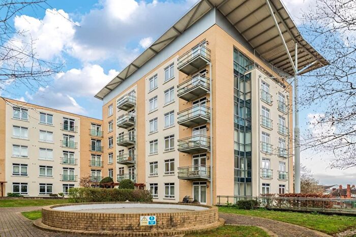 2 Bedroom Flat For Sale In Central Reading, Berkshire, RG1
