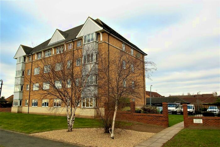 2 Bedroom Apartment To Rent In St. Leonards Close, Grays, RM17