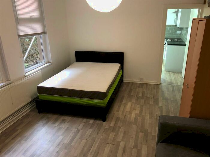 1 Bedroom Flat To Rent In Claude Road, Cardiff, CF24