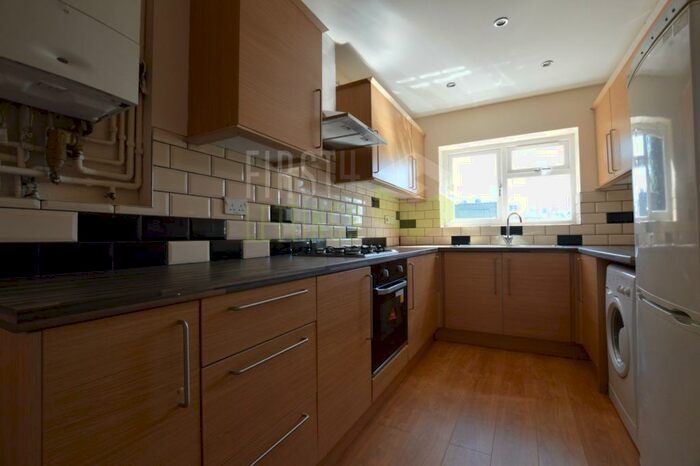 3 Bedroom Semi-Detached House To Rent In Greenhill Road, Leicester, LE2