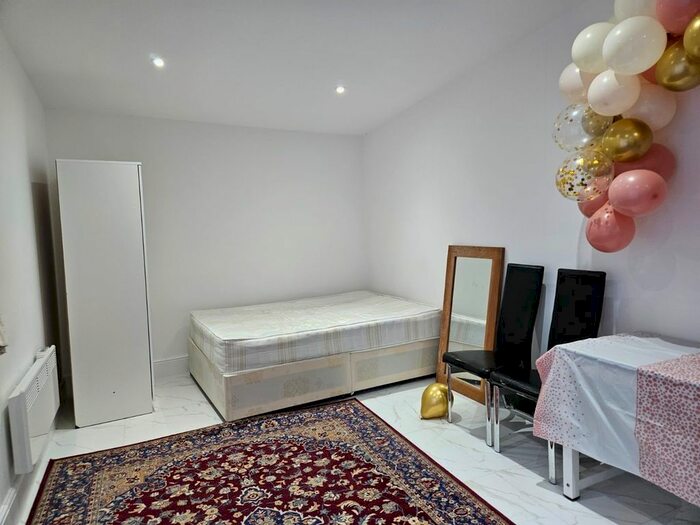 Studio To Rent In Bridport Road, Thornton Heath, CR7