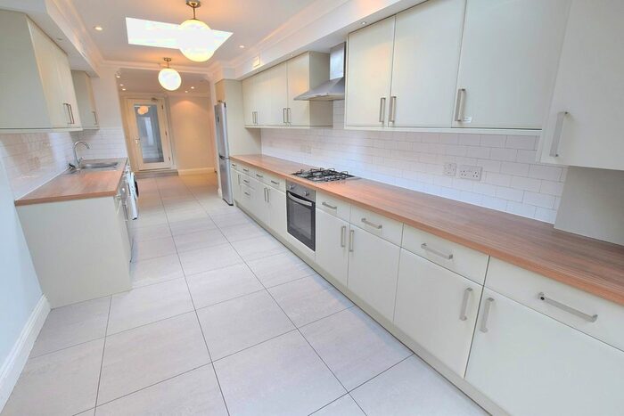 4 Bedroom Property To Rent In St James Road, Stratford, E15
