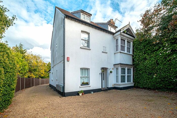 1 Bedroom Apartment To Rent In The Ridgeway, Enfield, EN2