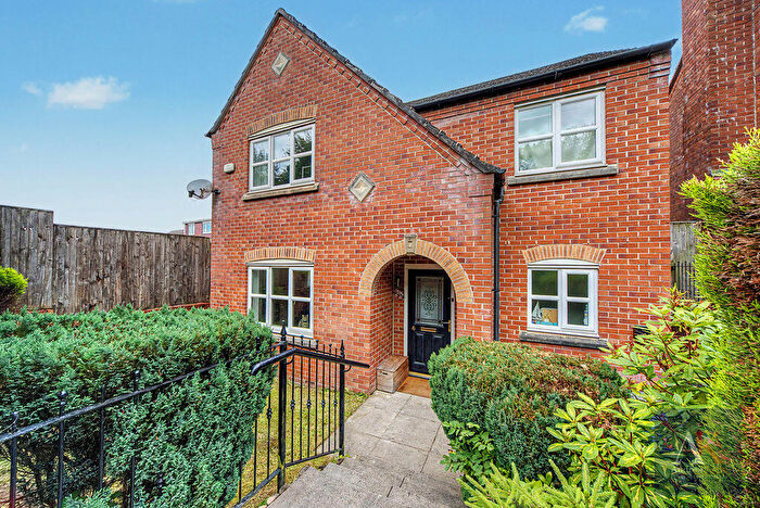 4 Bedroom Detached House For Sale In Butterworth Close, Milnrow, OL16