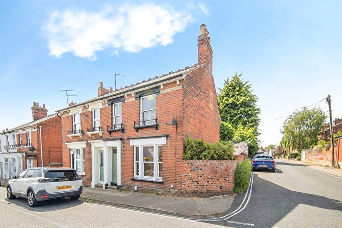 3 Bedroom Semi-Detached House For Sale In Rawstorn Road, Colchester, CO3