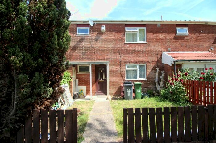 3 Bedroom Detached House To Rent In Mozart Close, Basingstoke, Hampshire, RG22