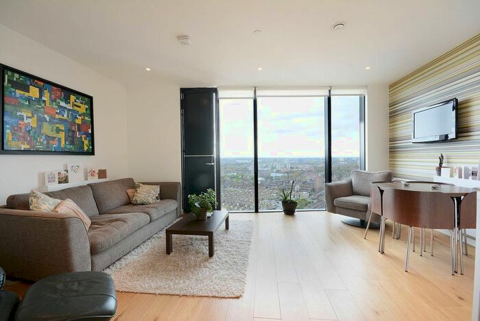 2 Bedroom Flat To Rent In Walworth Road, Elephant And Castle, London, SE1