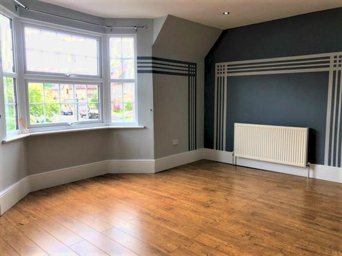 2 Bedroom Flat To Rent In High Street, Edenbridge, TN8