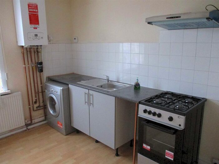 3 Bedroom Flat To Rent In Trinity Road, Southall, UB1