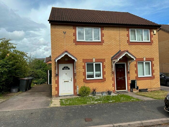 2 Bedroom Semi-Detached House To Rent In Simpson Close, Luton, LU4