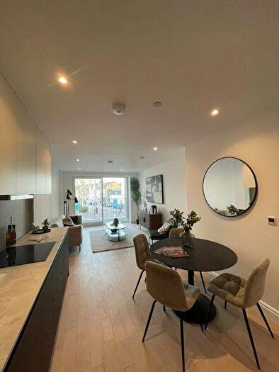 1 Bedroom Apartment To Rent In High Road, Leyton, E10