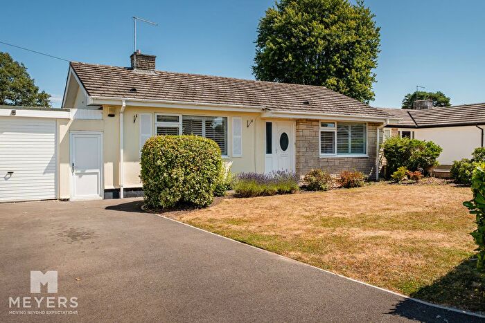 3 Bedroom Bungalow For Sale In Dorset Avenue, Ferndown, BH22