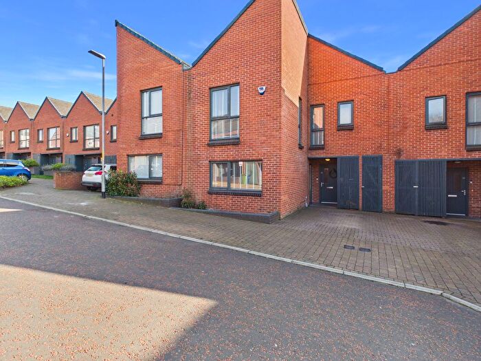 3 Bedroom Terraced House For Sale In Armstrong Street, Gateshead, NE8