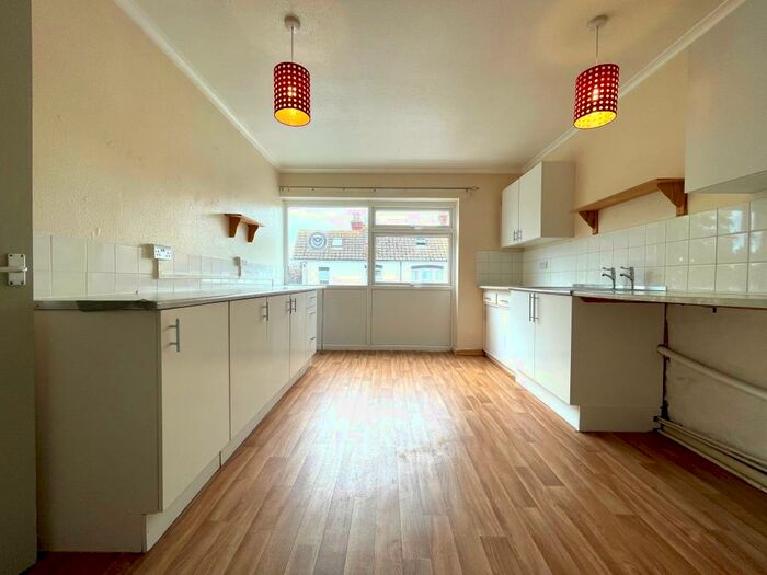 2 Bedroom Flat To Rent In Ham Road, Worthing, BN11