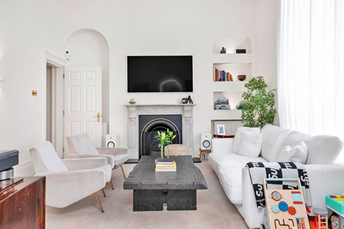 2 Bedroom Flat For Sale In Nanhurst Park, Elmbridge Road, Cranleigh, GU6