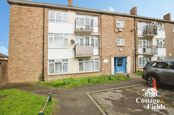 3 Bedroom Flat For Sale In Ordnance Road, Enfield, EN3