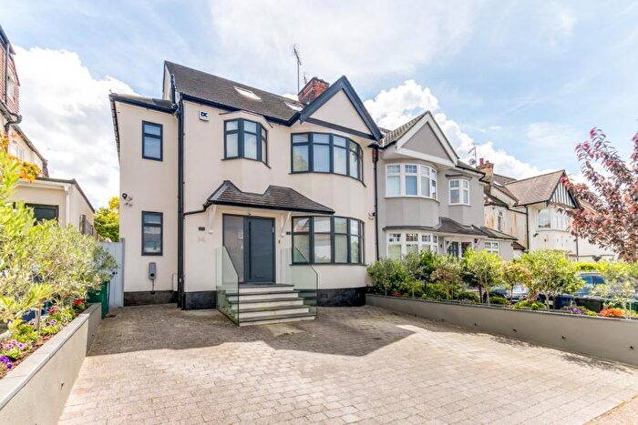5 Bedroom Semi-Detached House To Rent In Windermere Avenue, N3