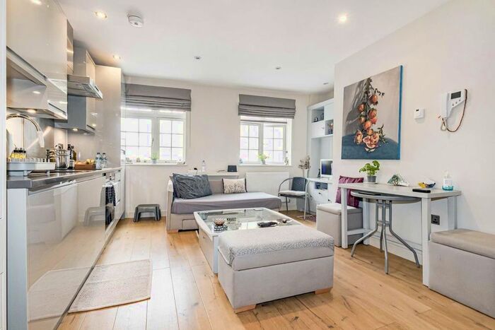 Studio To Rent In St. Helena Terrace, Riverside, Richmond, TW9