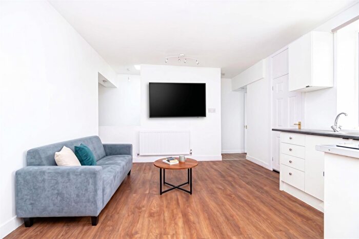 2 Bedroom Flat To Rent In Newly Redecorated St Floor, Castle Lane West, BH9