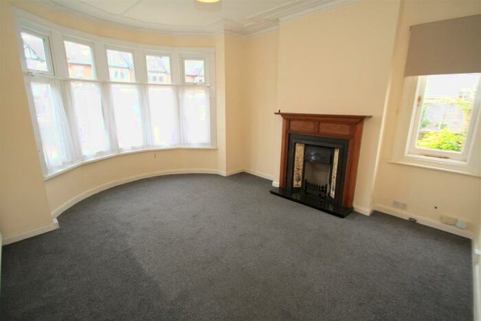 2 Bedroom Flat To Rent In Finchley Road, Westcliff-On-Sea, SS0
