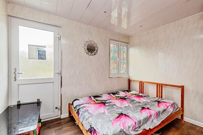 3 Bedroom Semi-Detached House For Sale In Machin Road, Bristol, BS10 - Photo 11