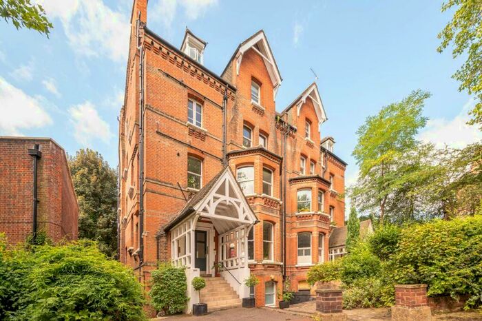3 Bedroom Flat To Rent In Fitzjohns Avenue, Hampstead, London, NW3