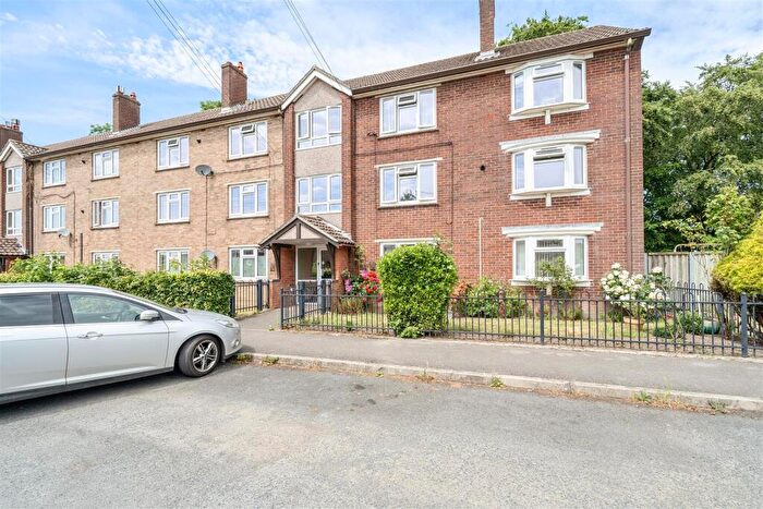 2 Bedroom Flat For Sale In Mayenne Place, Devizes, SN10
