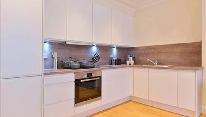 2 Bedroom Flat To Rent In Hamlet Gardens, Hammersmith, W6