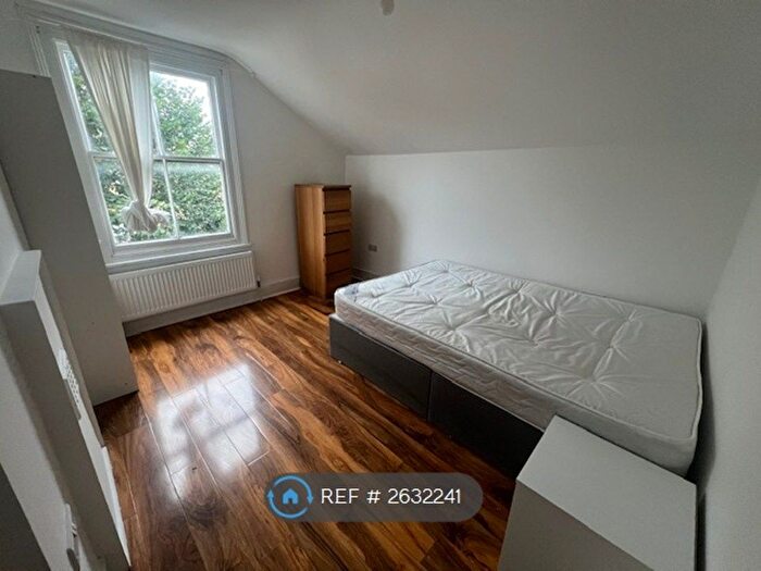4 Bedroom Flat To Rent In Helix Road, Brixton, Clapham, Herne Hill, Tulse Hill, SW2