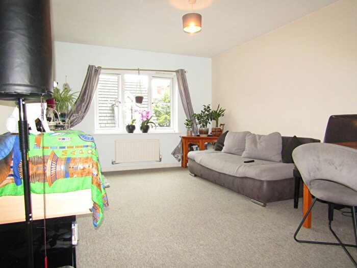 2 Bedroom Flat For Sale In Akers Court High Street, Waltham Cross, EN8